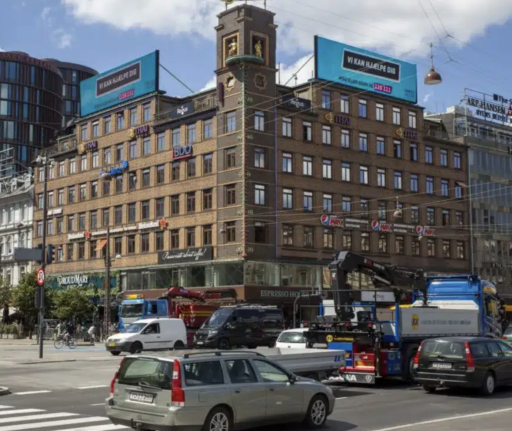 Megaboard Rådhuspladsen - Digitale skærme på taget af bygning ved Rådhuspladsen i København