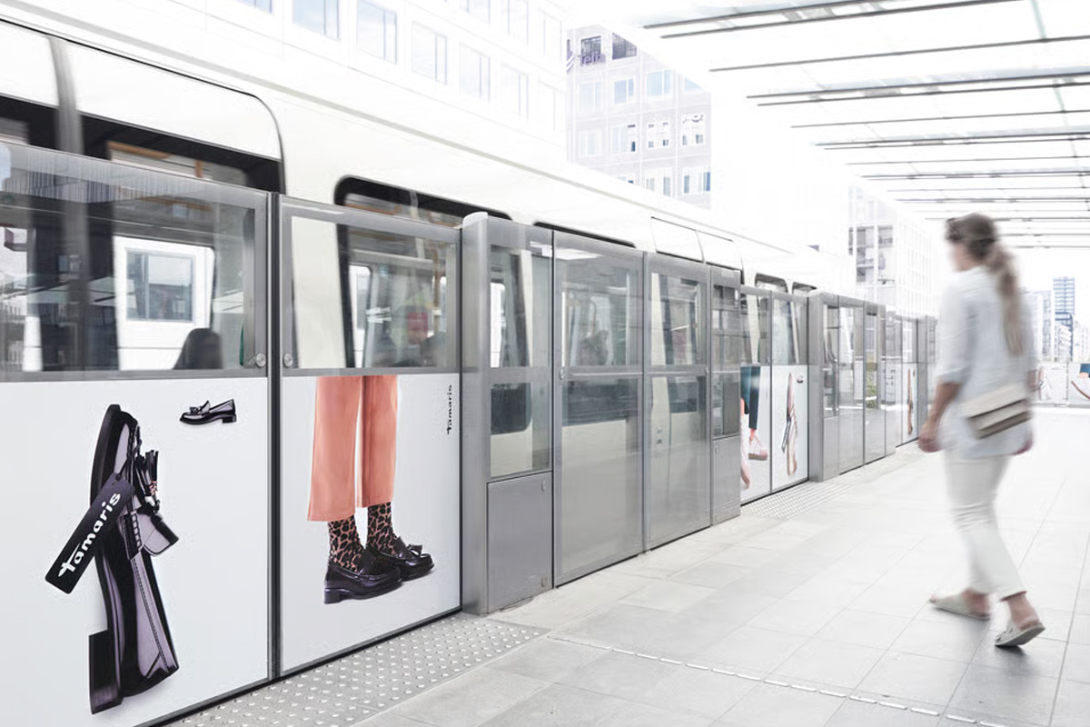 Screen Doors i Metro - reklame på perrondøre