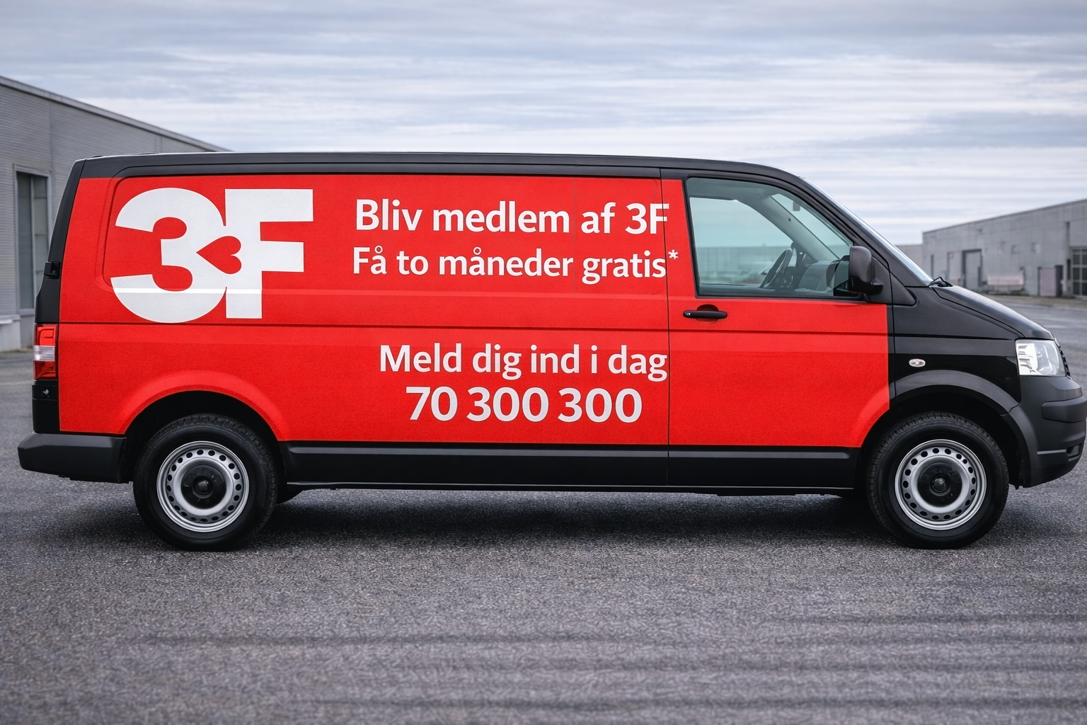 VW Transporter med fuld wrap-reklame